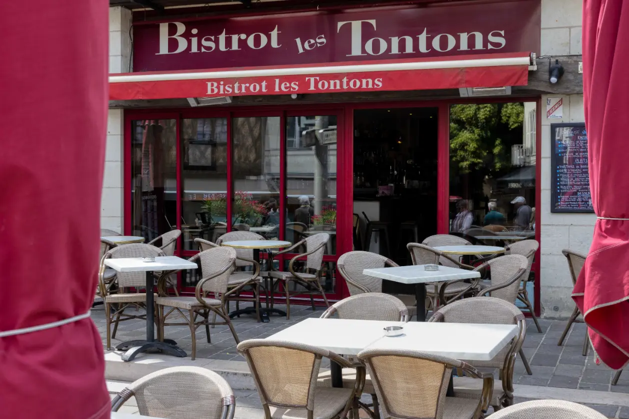 Bistrot les Tontons - Restaurant terrasse bar place Saint Pierre à Saumur