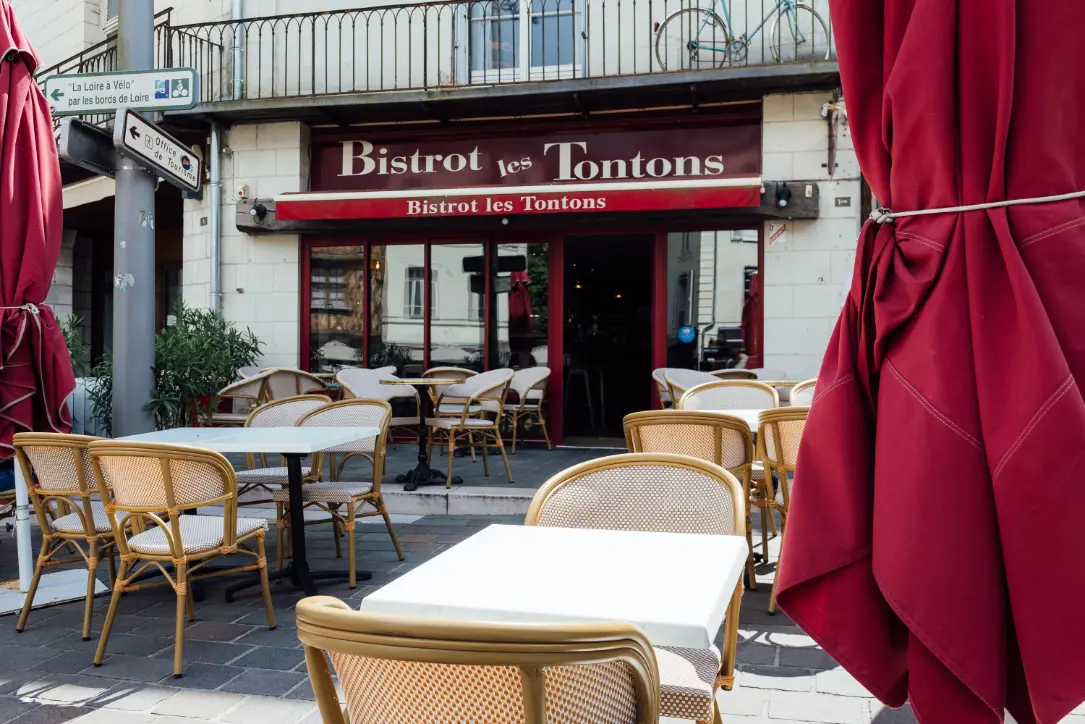 Le-bistrot-des-tontons-carte-été-2025-saumur-exterieur Bistrot les Tontons - Restaurant terrasse bar place Saint Pierre à Saumur